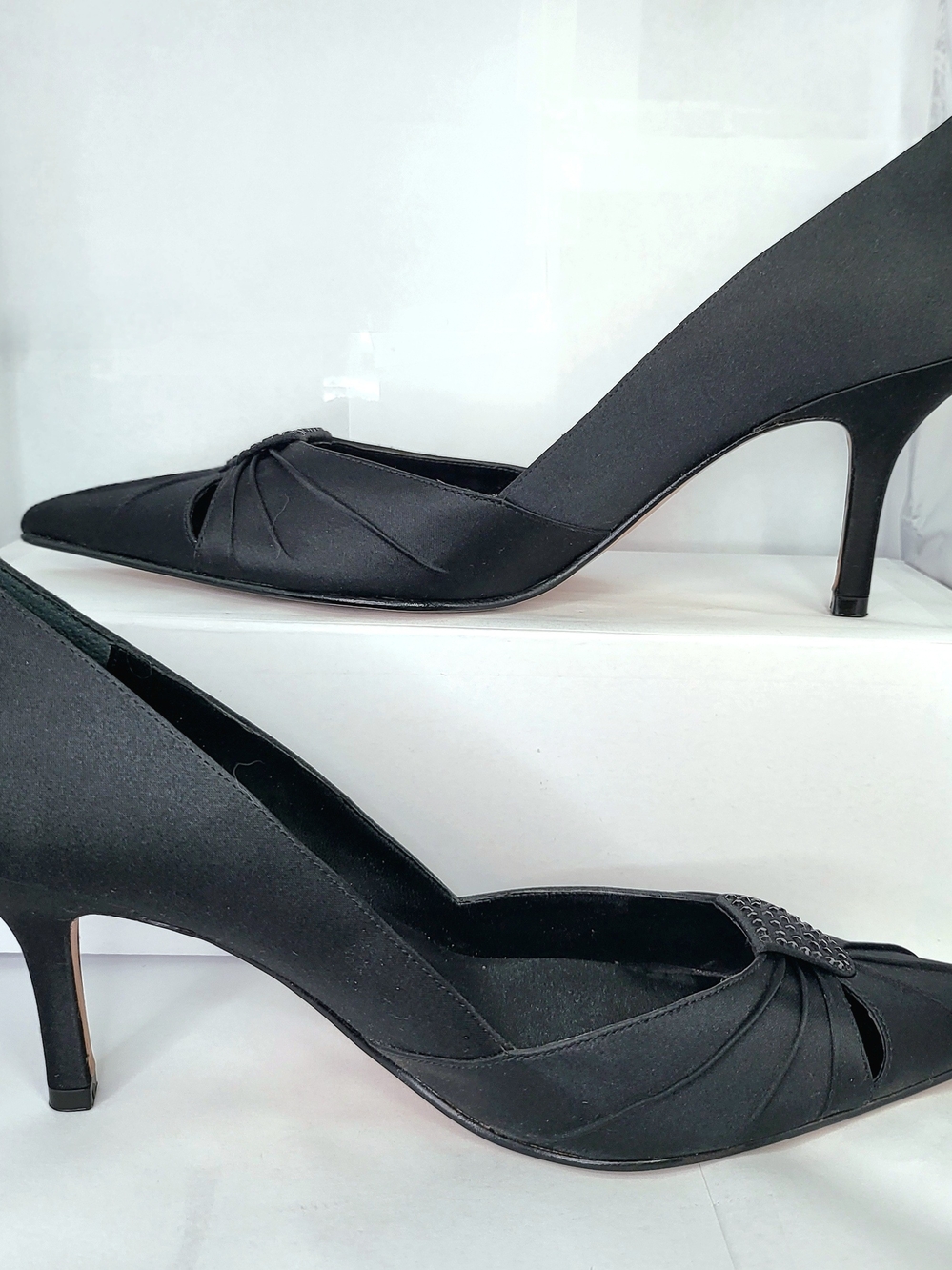 Nina 'Billie' Black Satin Rhinestone Pointed Toe Evening Pumps Size 8.5M
